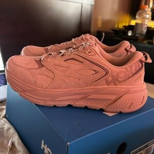 Hoke U Clifton L Suede. Size 8 women’s.